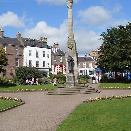 The Pinkish House - 4 Bed Home In The Town Centre Blairgowrie and Rattray Bagian luar foto
